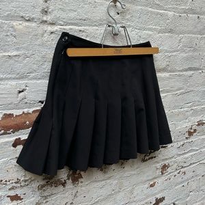 Women’s Small Pleated Black Mini Y2K 90’s timeless Skirt by Talula’s size 2